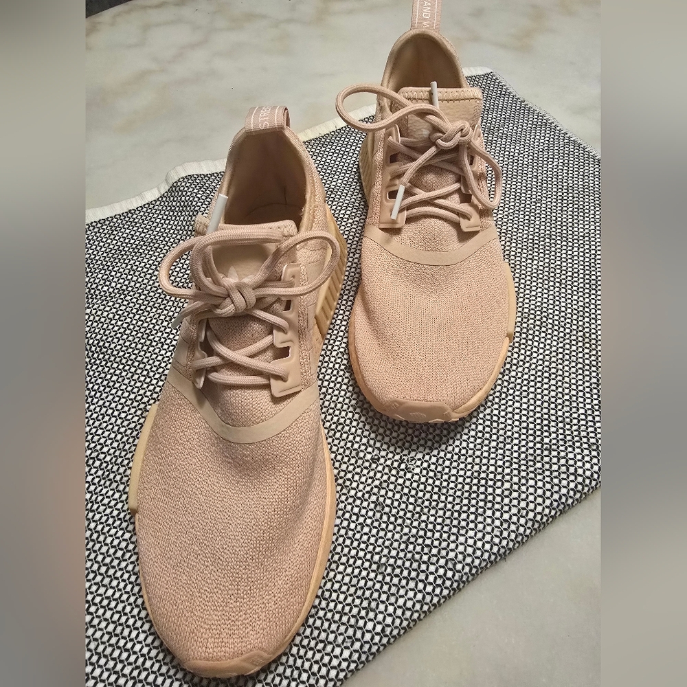 Adidas NMD R1 Peach Blush Sneakers Size 9 Boost Comfort Athletic Shoes